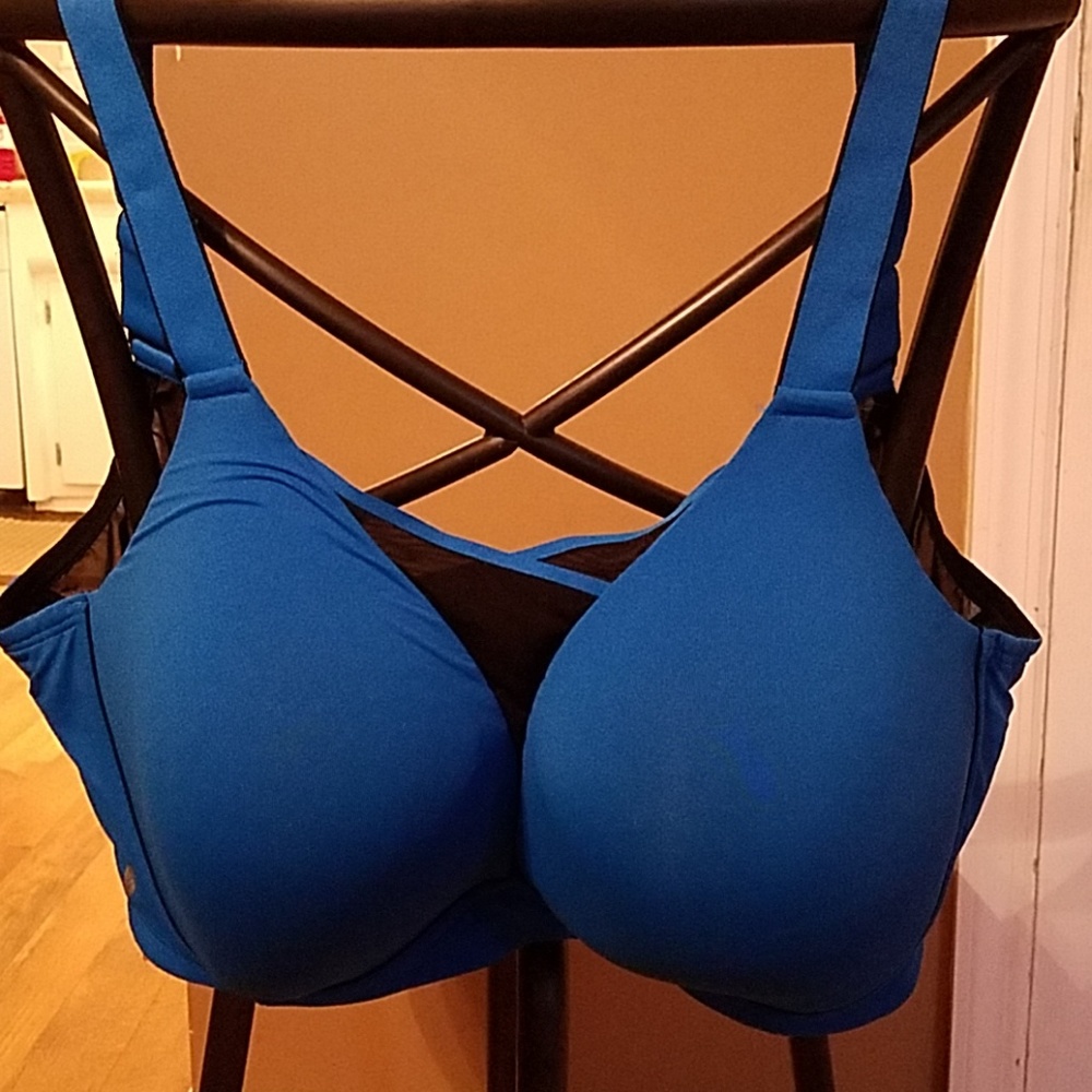 Molded no wire sports bra